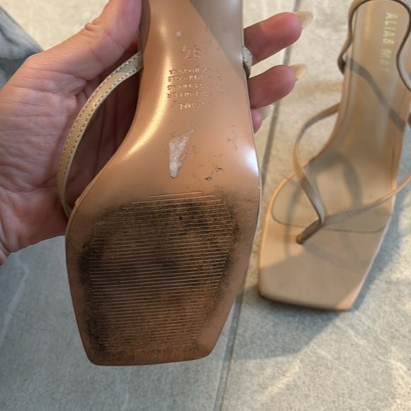 Alias Mae Waikiki Heels - Picture 4 of 4